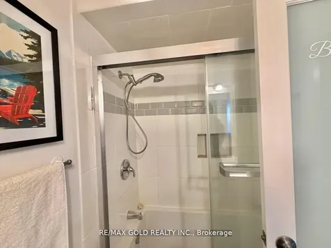 7707 Darcel Avenue Mississauga ON L4T 3W9