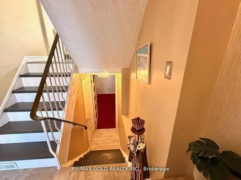 7707 Darcel Avenue Mississauga ON L4T 3W9