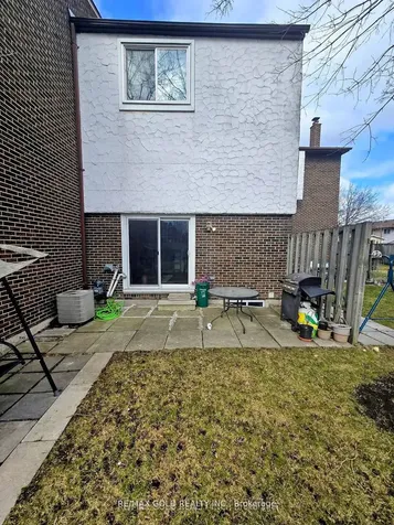 7707 Darcel Avenue Mississauga ON L4T 3W9