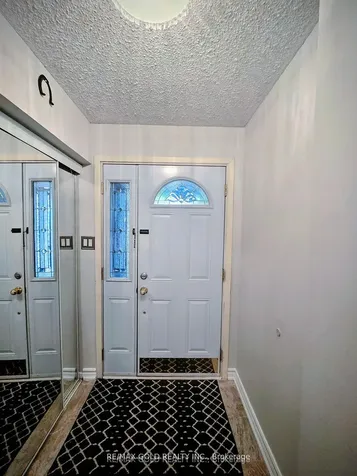 7707 Darcel Avenue Mississauga ON L4T 3W9