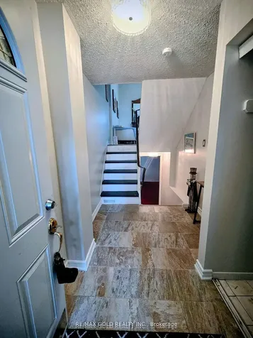 7707 Darcel Avenue Mississauga ON L4T 3W9
