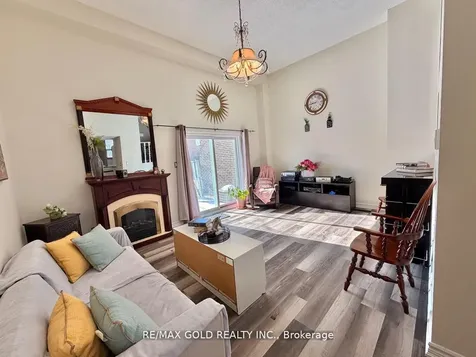 7707 Darcel Avenue Mississauga ON L4T 3W9