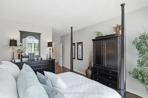 2258 Turnberry Road Burlington ON L7M 4S6