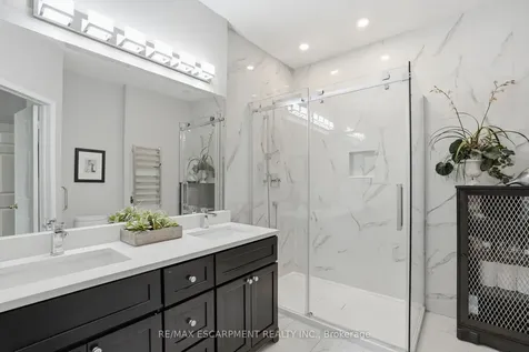 2258 Turnberry Road Burlington ON L7M 4S6