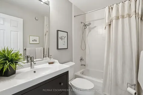 2258 Turnberry Road Burlington ON L7M 4S6