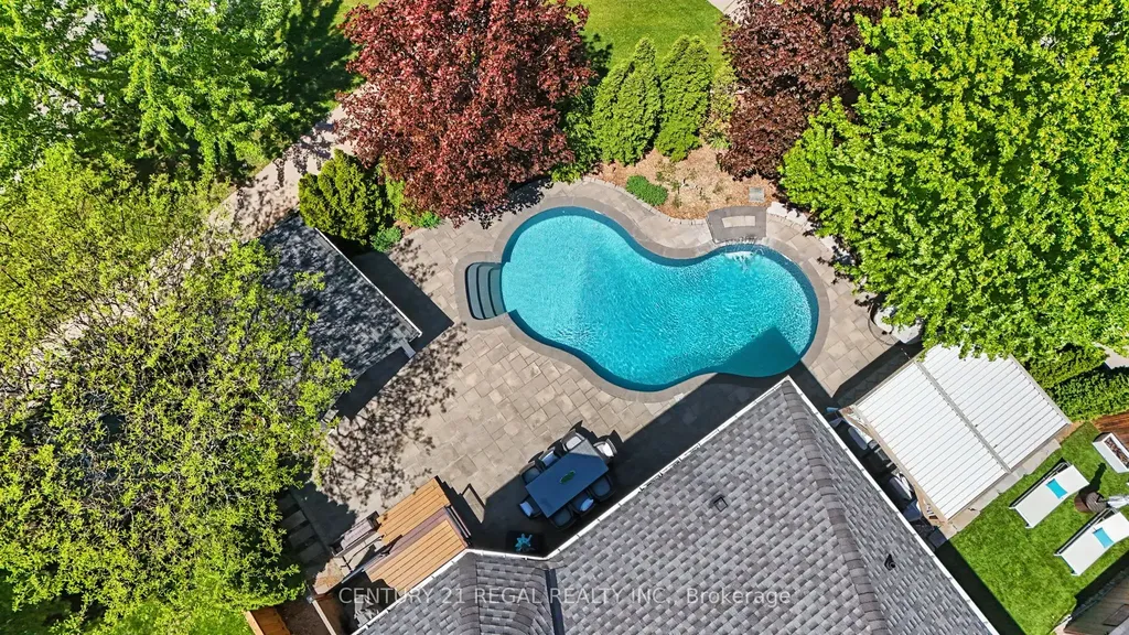 2260 Chickadee Crescent Oakville ON L6M 3S2