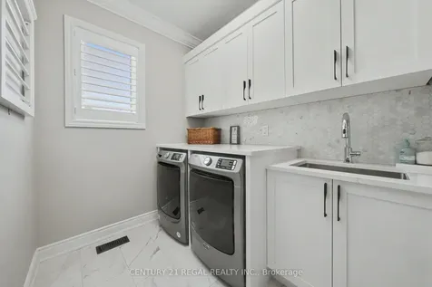2260 Chickadee Crescent Oakville ON L6M 3S2