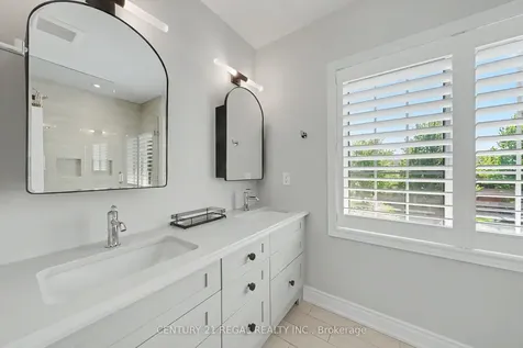 2260 Chickadee Crescent Oakville ON L6M 3S2