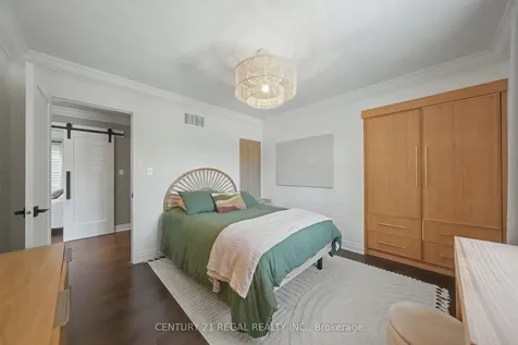 2260 Chickadee Crescent Oakville ON L6M 3S2