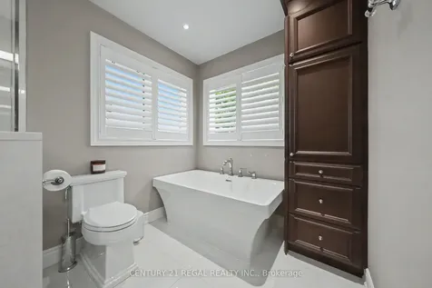 2260 Chickadee Crescent Oakville ON L6M 3S2