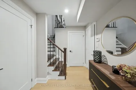 2260 Chickadee Crescent Oakville ON L6M 3S2