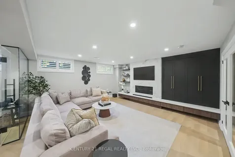 2260 Chickadee Crescent Oakville ON L6M 3S2