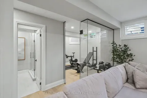 2260 Chickadee Crescent Oakville ON L6M 3S2
