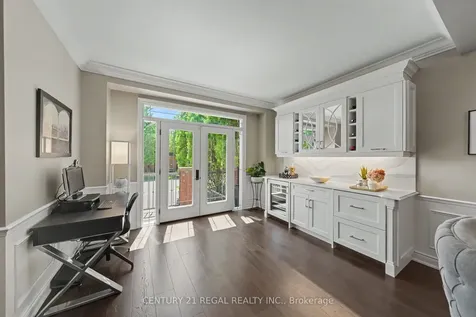 2260 Chickadee Crescent Oakville ON L6M 3S2