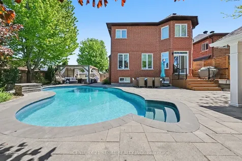 2260 Chickadee Crescent Oakville ON L6M 3S2