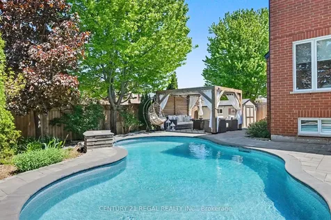 2260 Chickadee Crescent Oakville ON L6M 3S2
