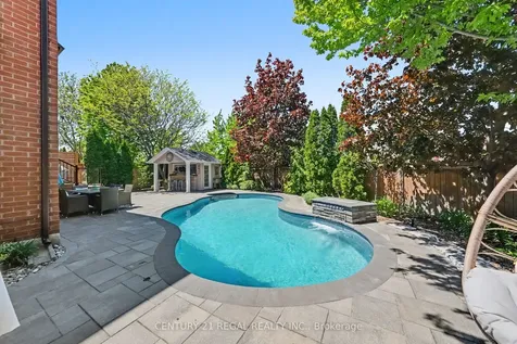 2260 Chickadee Crescent Oakville ON L6M 3S2