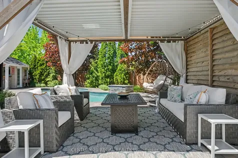 2260 Chickadee Crescent Oakville ON L6M 3S2