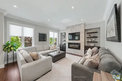 2260 Chickadee Crescent Oakville ON L6M 3S2