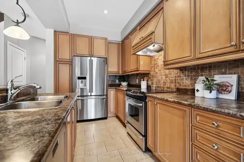 2238 Stone Glen Crescent Oakville ON L6M 5G6