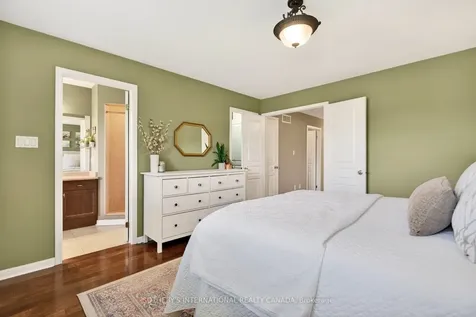 2238 Stone Glen Crescent Oakville ON L6M 5G6