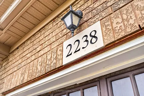 2238 Stone Glen Crescent Oakville ON L6M 5G6