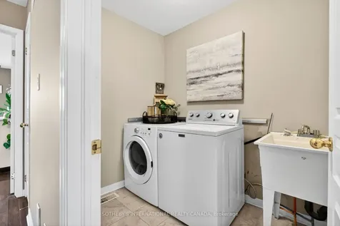 2238 Stone Glen Crescent Oakville ON L6M 5G6