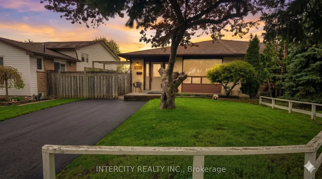 3164 Gwendale Crescent Mississauga ON L5A 3B4