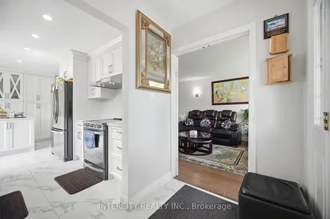 3164 Gwendale Crescent Mississauga ON L5A 3B4