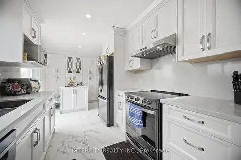 3164 Gwendale Crescent Mississauga ON L5A 3B4