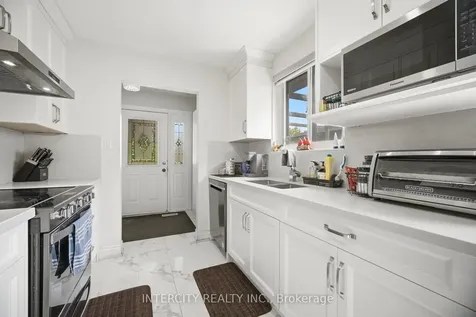 3164 Gwendale Crescent Mississauga ON L5A 3B4
