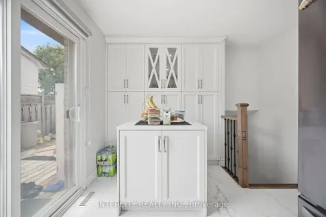 3164 Gwendale Crescent Mississauga ON L5A 3B4