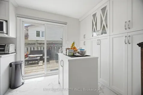 3164 Gwendale Crescent Mississauga ON L5A 3B4