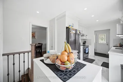 3164 Gwendale Crescent Mississauga ON L5A 3B4