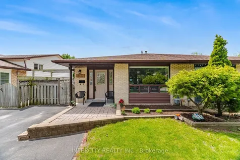 3164 Gwendale Crescent Mississauga ON L5A 3B4