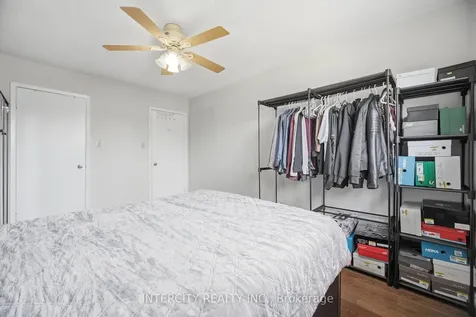 3164 Gwendale Crescent Mississauga ON L5A 3B4