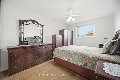 3164 Gwendale Crescent Mississauga ON L5A 3B4