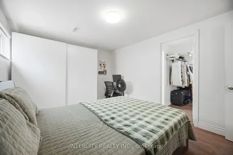3164 Gwendale Crescent Mississauga ON L5A 3B4