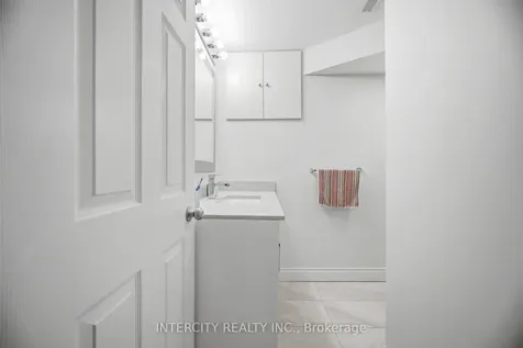3164 Gwendale Crescent Mississauga ON L5A 3B4