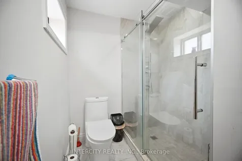 3164 Gwendale Crescent Mississauga ON L5A 3B4