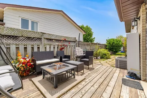 3164 Gwendale Crescent Mississauga ON L5A 3B4