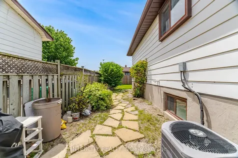 3164 Gwendale Crescent Mississauga ON L5A 3B4