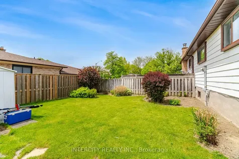 3164 Gwendale Crescent Mississauga ON L5A 3B4