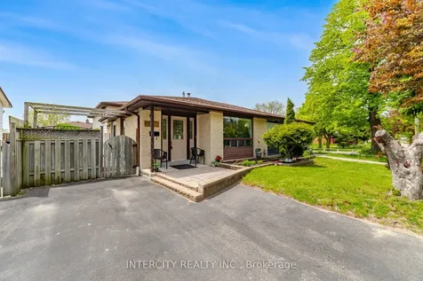 3164 Gwendale Crescent Mississauga ON L5A 3B4