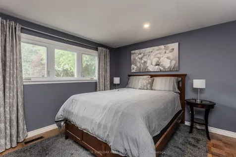 1487 Rusholme Crescent Burlington ON L7M 1M4