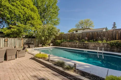 1487 Rusholme Crescent Burlington ON L7M 1M4