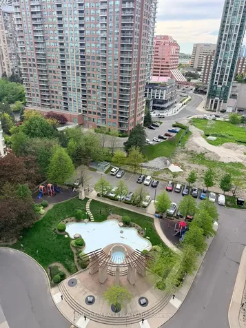 33 Elm Drive W Mississauga ON L5B 4M2