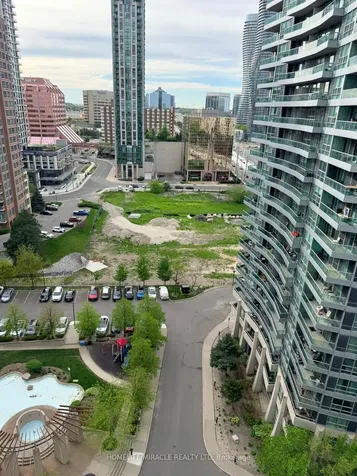 33 Elm Drive W Mississauga ON L5B 4M2