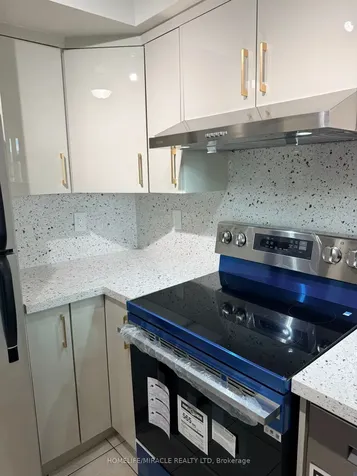 33 Elm Drive W Mississauga ON L5B 4M2