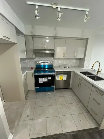 33 Elm Drive W Mississauga ON L5B 4M2